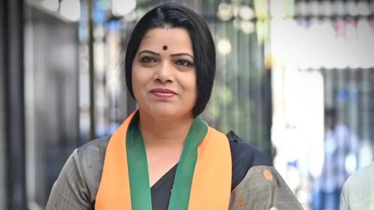 मुंबई की मेयर रितु तावड़े पर कोर्ट ने ₹1,000 का जुर्माना लगाया, वारंट जारी करने की चेतावनी
