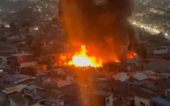 मुंबई के साकीनाका कबाड़ गोदाम में भीषण आग, 4 लोग गंभीर रूप से झुलसे