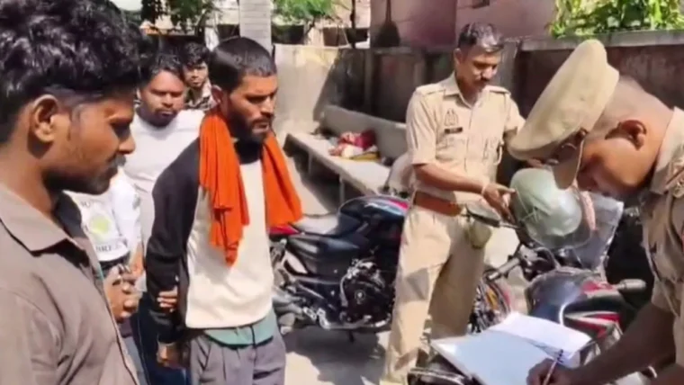 मुरादाबाद में भीषण हादसा: ओवरब्रिज से गिरती बाइक में मामा-भांजे की मौत