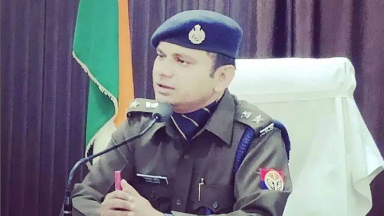 मुरादाबाद SSP सतपाल अंतिल ने पुलिस में बड़े पैमाने पर तबादले और 17 कर्मचारियों को लाइन हाजिर किया