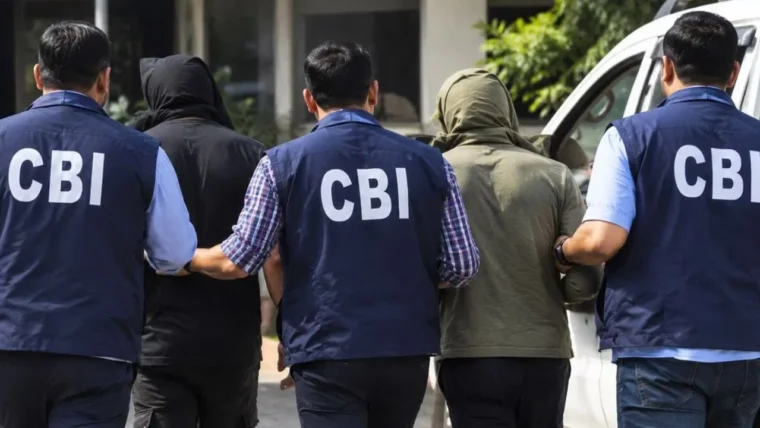 यूपी में ED के दो अधिकारी गिरफ्तार… CBI का बड़ा एक्शन, 5 लाख की रिश्वत लेते पकड़ा