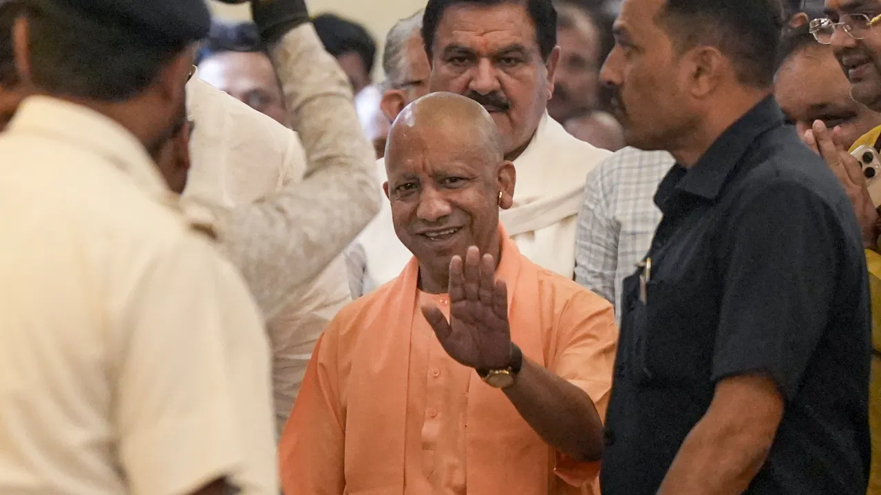 योगी कैबिनेट में शिक्षक‑कर्मचारियों के लिए कैशलेस इलाज का प्रस्ताव