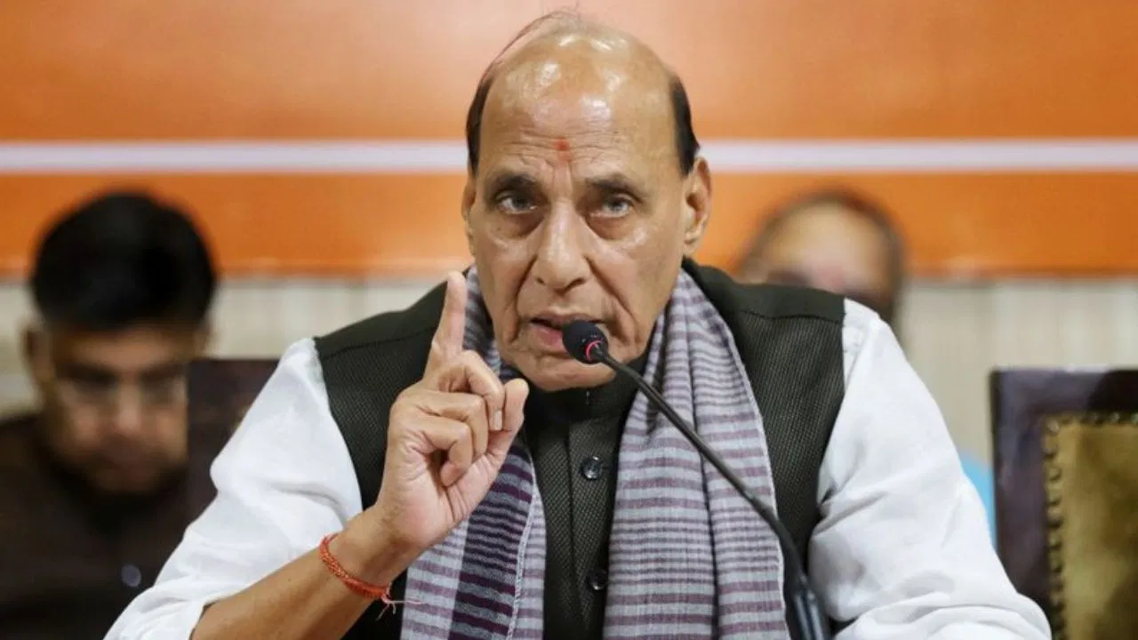 राजनाथ सिंह ने पोस्ट‑ट्रुथ राजनीति को उजागर किया: EVM, SIR और चुनाव आयोग पर विपक्ष के आरोपों का खंडन