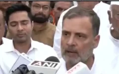 राहुल‑प्रियंका गांधी ने सरकार और ईसीआई पर लगाए गंभीर आरोप, गांधी स्मारक में विरोध प्रदर्शन