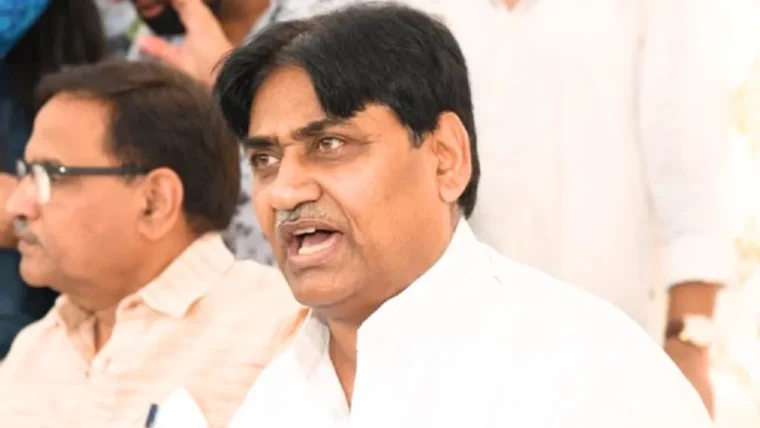 रितु बराला मामले में डोटासरा ने जयपुर कमिश्नरेट में धरना दिया, FIR दर्ज होने तक हटेंगे नहीं
