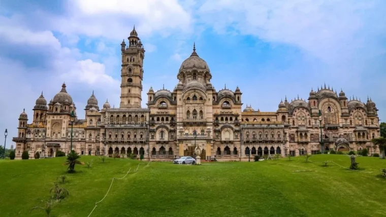वडोदरा का लक्ष्मी विलास पैलेस: भारत में दुनिया का सबसे बड़ा निजी आवास