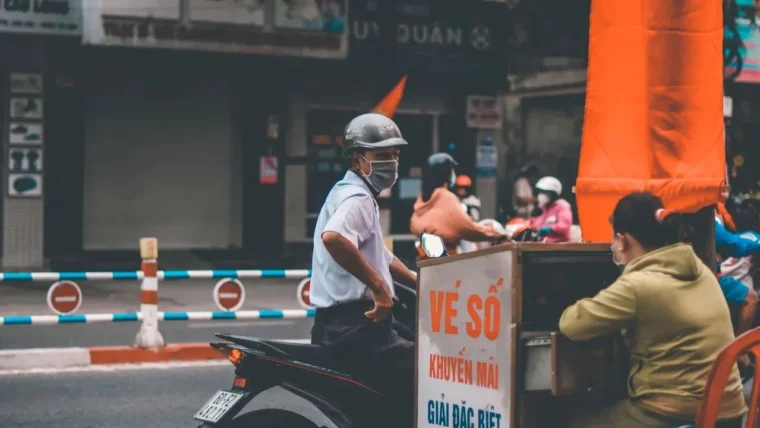 वर्जीनिया में पति के गिफ्ट लॉटरी टिकट से पत्नी ने 5 करोड़ रुपये की जैकपॉट जीत ली