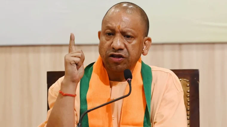 वाराणसी में एयर शो की तैयारियों पर सीएम योगी की समीक्षा, सुरक्षा व सुविधाओं के विस्तृत निर्देश