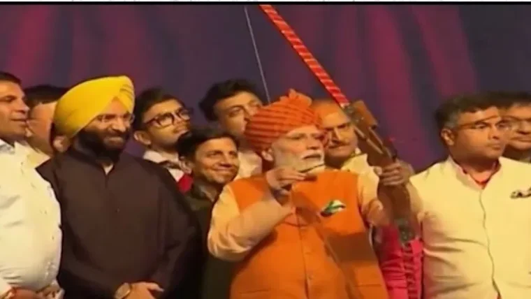 विजयादशमी पर देशभर में धूम, पीएम मोदी ने दी देशवासियों को शुभकामनाएं