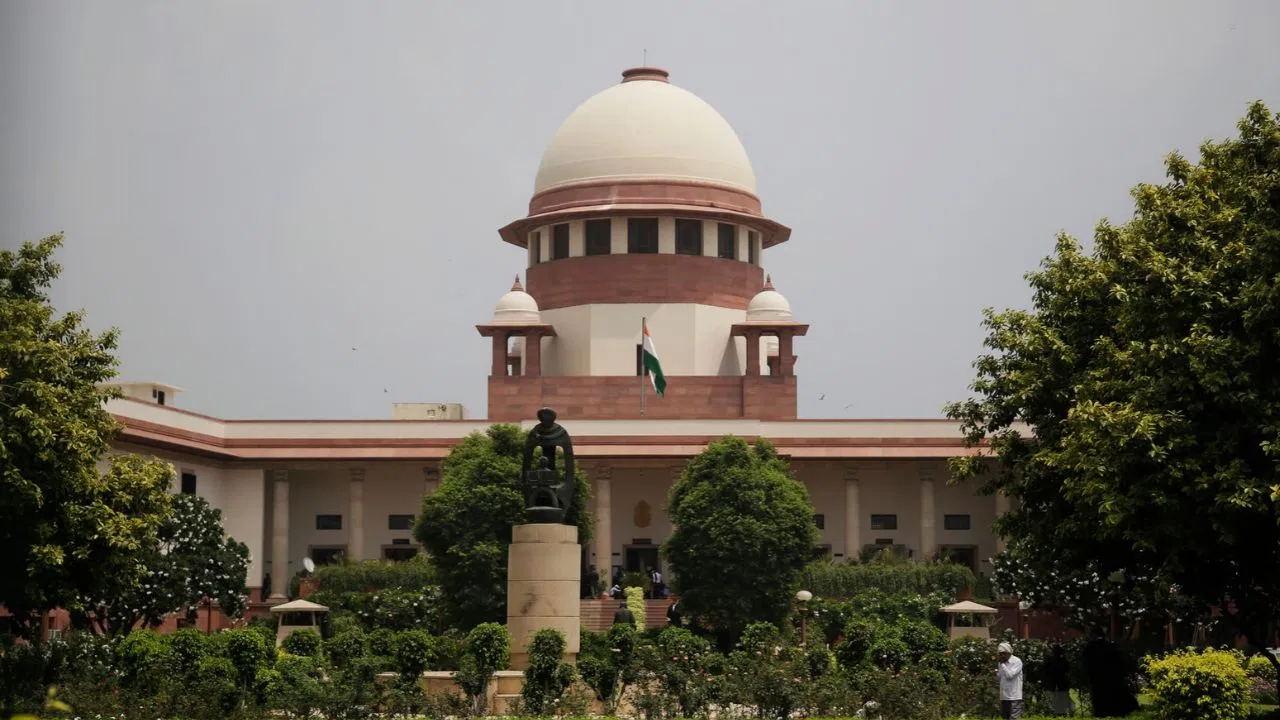 सुप्रीम कोर्ट ने मासिक धर्म स्वच्छता निर्देशों की अवहेलना पर राज्यों को अवमानना नोटिस की चेतावनी