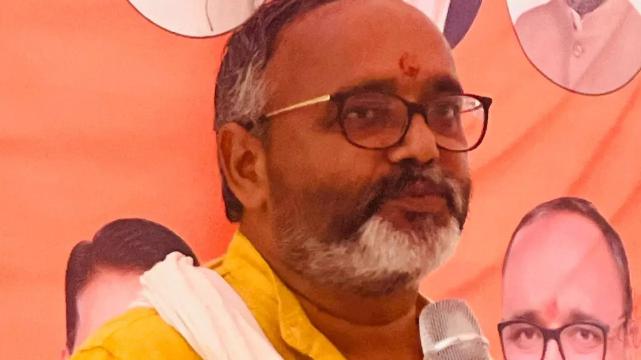 सोनभद्र में BJP विधायक भूपेश चौबे का व्हाट्सएप हैक, परिचितों से पैसे की मांग पर FIR दर्ज