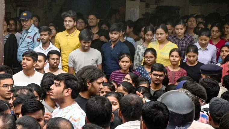 JEE एडवांस्ड में 3 मौके देने की मांग पर 12,000 से अधिक कैंडिडेट्स ने किया शिक्षा मंत्रालय को आग्रह