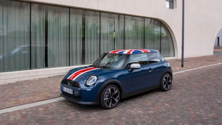 MINI Cooper Oxford Edition की बुकिंग शुरू, 6.6 सेकंड में 0‑100 km/h की रफ्तार
