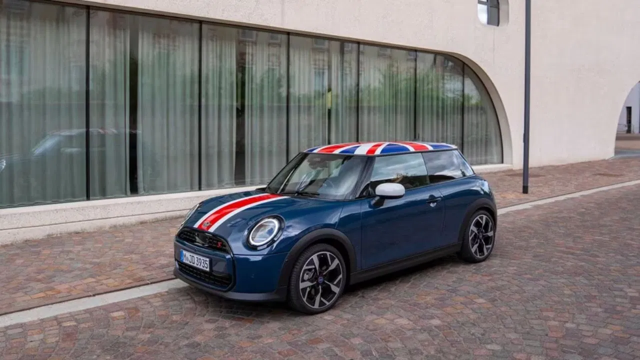 MINI Cooper Oxford Edition की बुकिंग शुरू, 6.6 सेकंड में 0‑100 km/h की रफ्तार